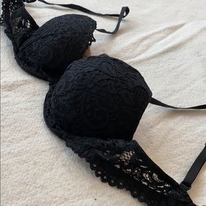 Black lacy H&M Push-Up Bra 34B